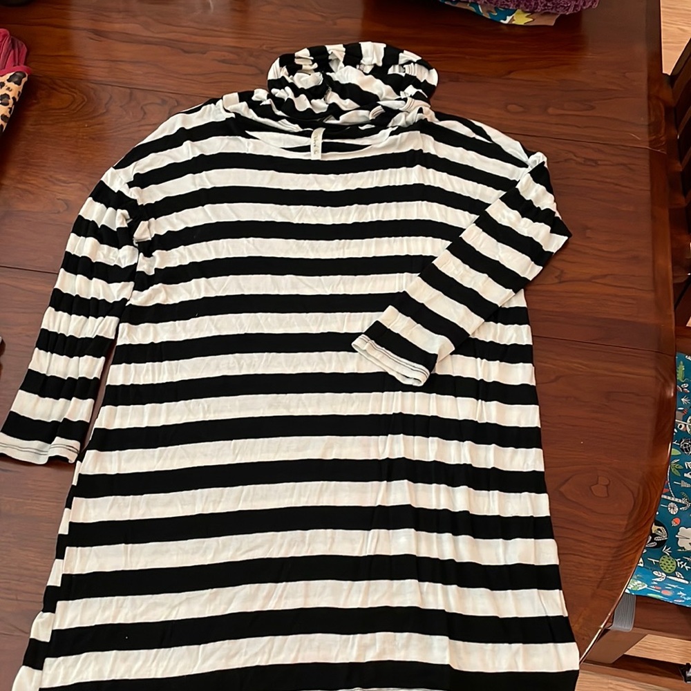 Women’s size M hooded 3/4 sleeve shirt